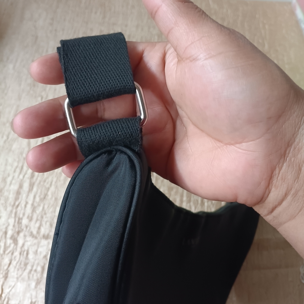 Lancome Stylish Black Crossbody Bag - Picture 9 of 9